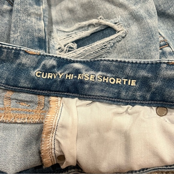 American Eagle Light Wash Distressed Curvy Hi-Rise Shortie Denim Shorts - Size 4 - Picture 3 of 5
